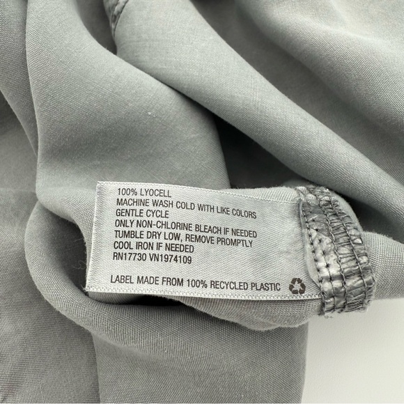 Universal Threads Women's Vintage Button Down Shirt Small S Epaulettes Linen Top - Picture 4 of 4